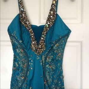 Mandalay dress size 8 (Size run small) It’s like new